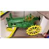 Image 4 : John Deere 1937 Model "G" Tractor (Steel Wheel) Collectors Edition (Scale: 1/16)