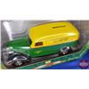 Image 5 : John Deere 1938 Chevy Panel Pickup Truck Bank "Merry Christmas 1998" (Scale: 1/25)