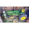 Image 5 : John Deere Model 4020 & Accessories "Restoration Tractor" (Scale: 1/16)