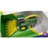 Image 5 : John Deere 6910 Forage Harvester and John Deere 4WD Tractor (Scale 1/64)