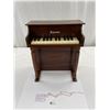 Image 1 : Shoenhut Childs Vintage Upright Piano with 25 Keys Works and Good Condition 20 x 10 x 17
