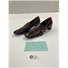 Image 1 : Fabulous Pair of Authentic Vintage Prada Vera Cuoio Leather Pumps Size 36.5 Brown with Burgandy Acce
