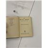 Image 2 : 1988 The Black Arrow A Tale of the Two Roses by Robert Lewis Stevenson Small Hard Cover Book