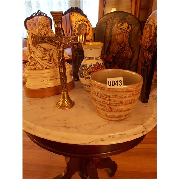 Assorted Home D‚cor