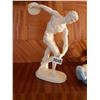 Image 2 : Assorted Home D‚cor, Discus Thrower, Ship, Shell, Vase & Soap Baskets