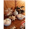 Image 3 : Assorted Home D‚cor, Discus Thrower, Ship, Shell, Vase & Soap Baskets