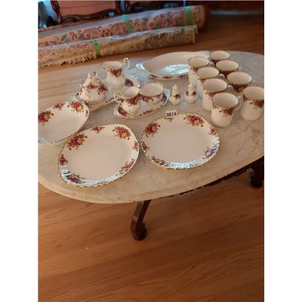 China - Royal Albert Pattern - Old Country Roses - Approx 20 Pieces