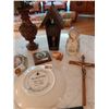 Image 5 : Assorted Home D‚cor - 2 Limited Editon, Life of Christ Plates, Vases, Pill Boxes & Candles