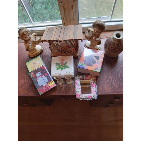 Assorted Christmas Items & Home D‚cor