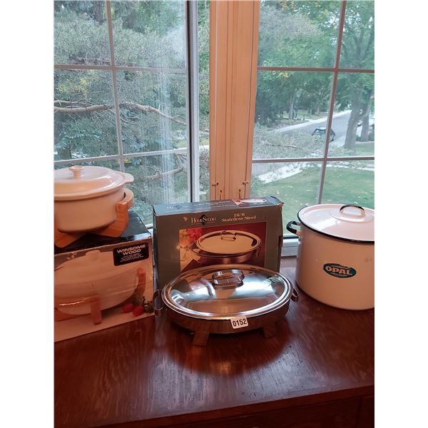 Winsome Wood 2qt Casserole Dish with Lid - Beechwood Cradle -Enamel Pot