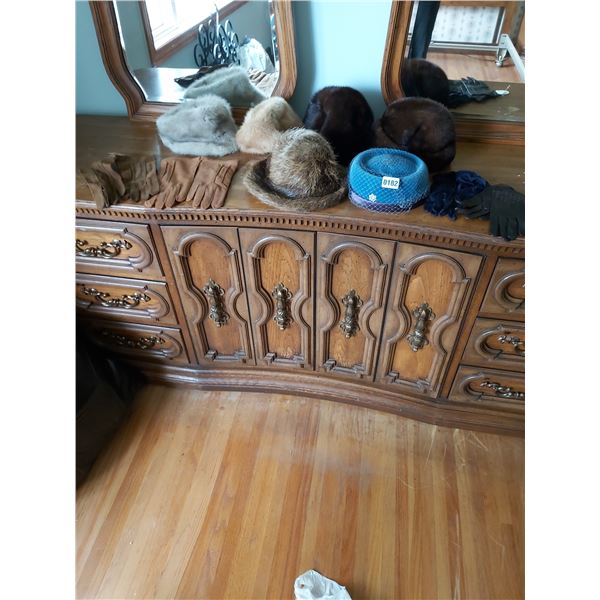 Assorted Ladies Hats & Gloves