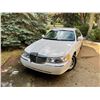 Image 2 : 2002 White Lincoln Town Car with 44,540 kms