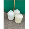 Image 1 : 3 white jugs