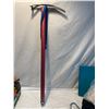 Image 1 : Climbing axe