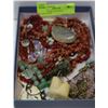 Image 1 : BOX OF JADE & NATURAL GEMSTONES