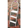 Image 1 : FOLDING STEP LADDER