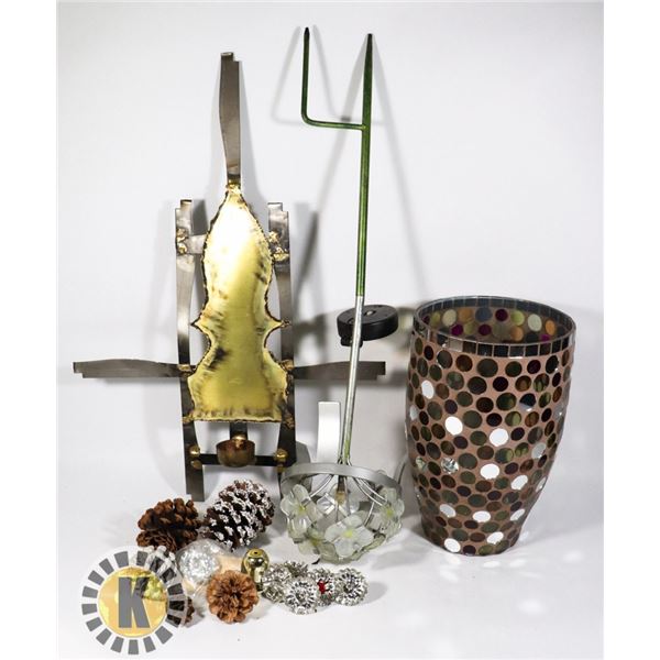 BOX OF BRASS AND GLASS ORNAMENTS/DECOR