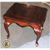 Image 1 : VINTAGE ESTATE END TABLE NEEDS TLC