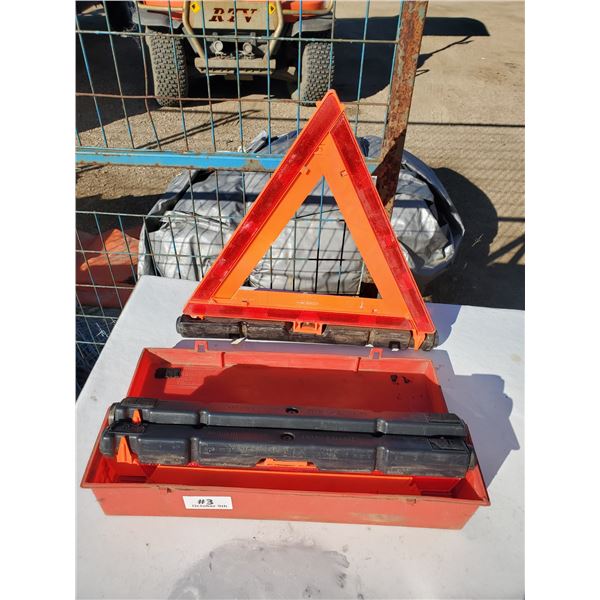 3 warning triangle flare kit