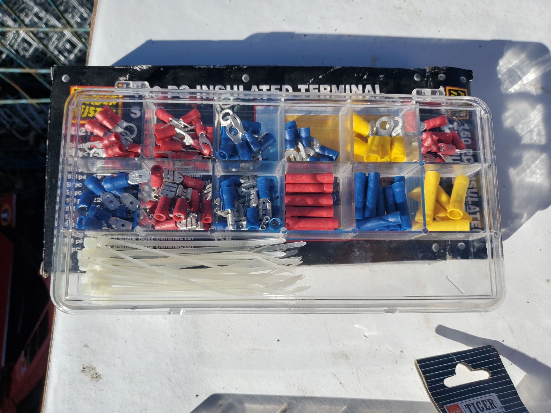 lot of fuses, terminal set & battery post cleaner