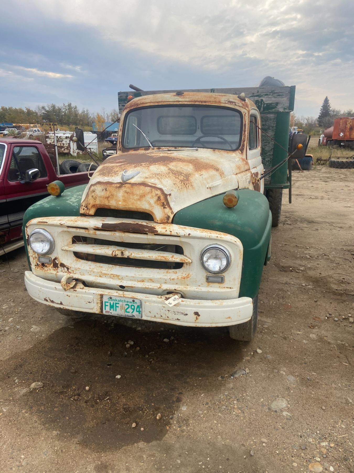 1954 INTERNATIONAL R180 C/W BOX & HOIST VIN 1265C - Schmalz Auctions