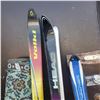 Image 7 : 3 sets of skis / outdoor carpet  / rocky mountain sandwich toaster