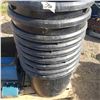 Image 1 : 9 black tubs