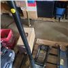 Image 3 : 3 ton Black jack low profile  floor jack