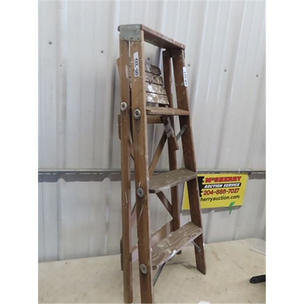 Wooden 4' Step Ladder