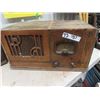Image 2 : (TS) 3 Old Radios 1) Viking, 1) RCA Victor & 1) Airline