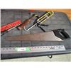 Image 3 : level, hand saw, hammer, screwdriver