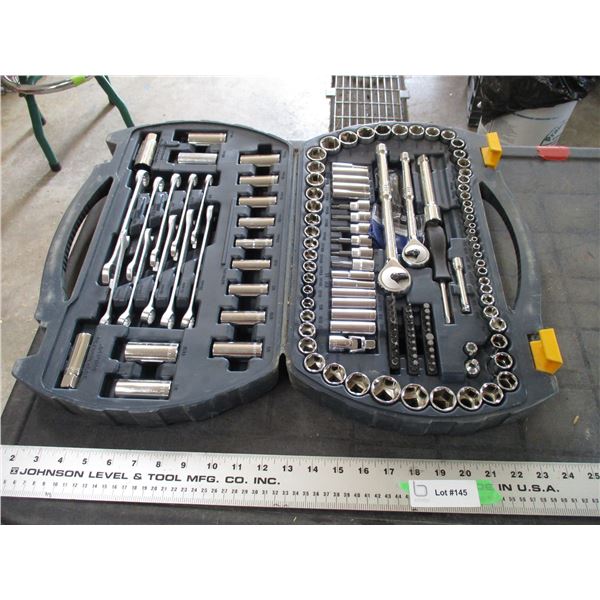 Mastercraft socket set in case