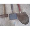 Image 3 : Chipper, spade, sledge hammer