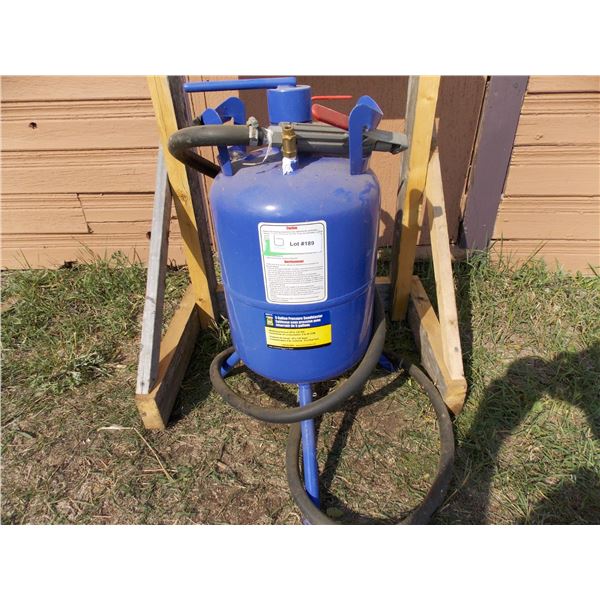 Power Fist 5 Gallon Pressure Sandblaster with Hose