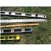 Image 3 : levels, measuring sticks