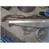 Image 2 : (2) chains plus galvanized pail