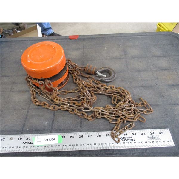 Chain hoist (1 ton?)