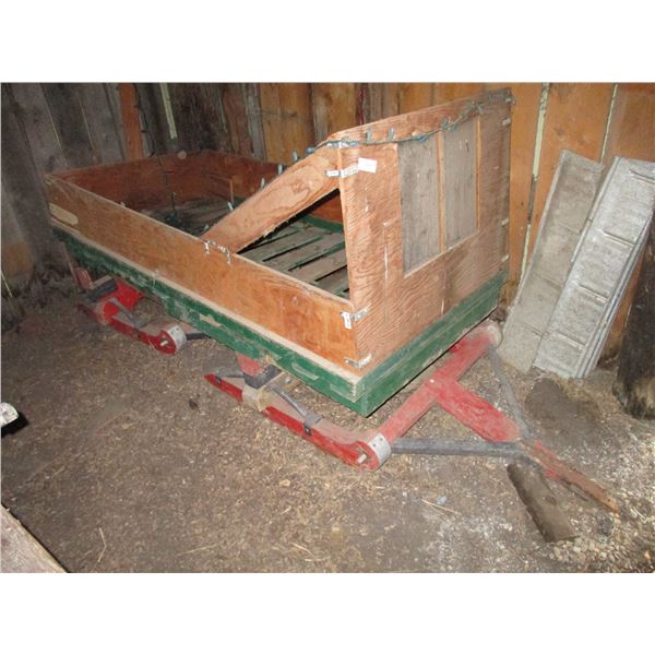 vintage wooden sleigh (67x34)