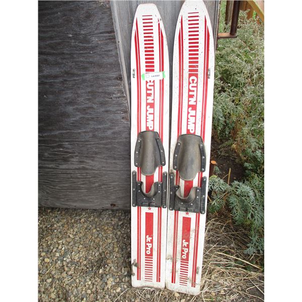 Cut N Jump Pair of water ski's junior 44" long