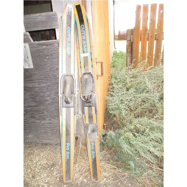 Cut N Jump Pro Am - pair of water ski's - 67" long