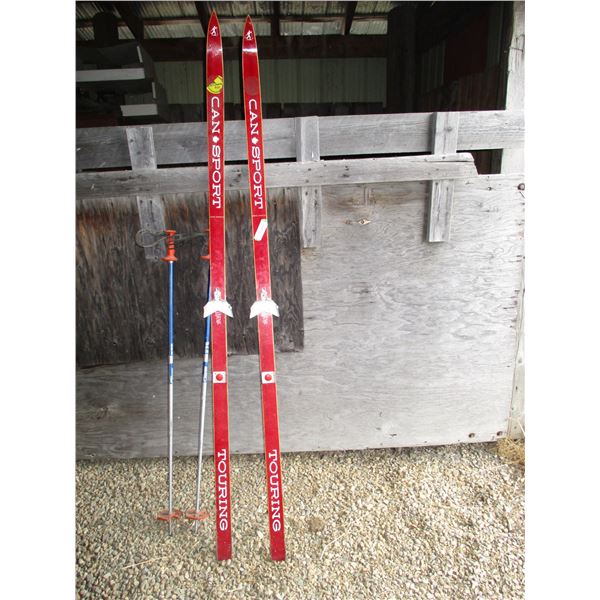 Can sport touring - pair of downhill skis with poles