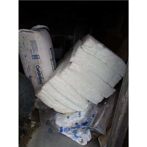 lot of insulation (1 new bag)