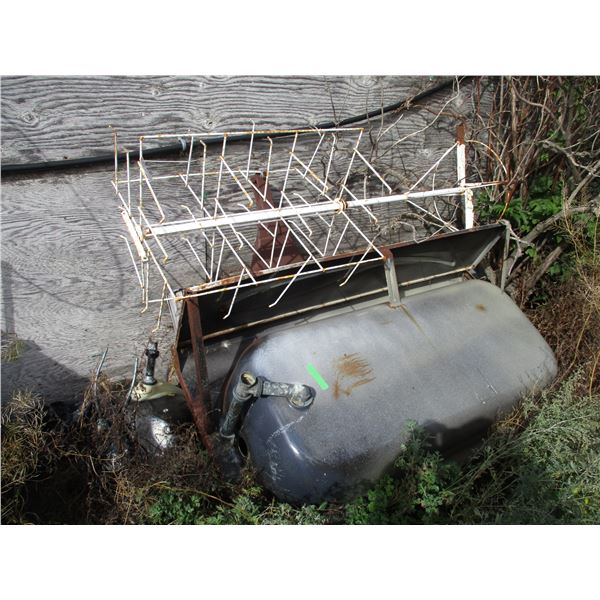 bathtub, display rack, disc + misc