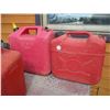 Image 2 : 4 gas cans