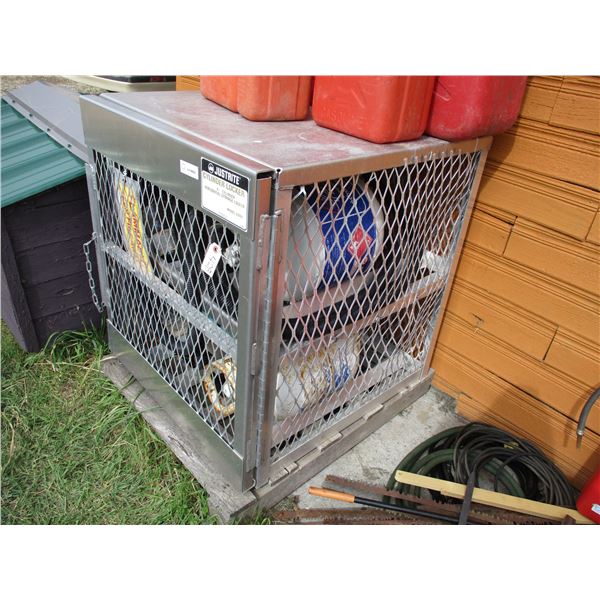 storage locker with contents (30x32)