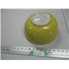 Image 3 : Yellow colored Pyrex mixing bowl