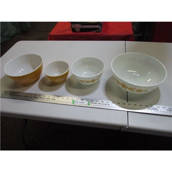 Set of 4 Pyrex Bowls - Harvest Gold pattern?