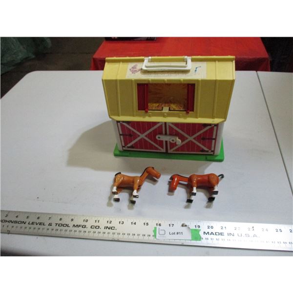 Fisher price barn + 2 horses
