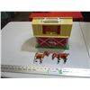Image 1 : Fisher price barn + 2 horses