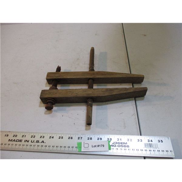 antique wooden vice (working)